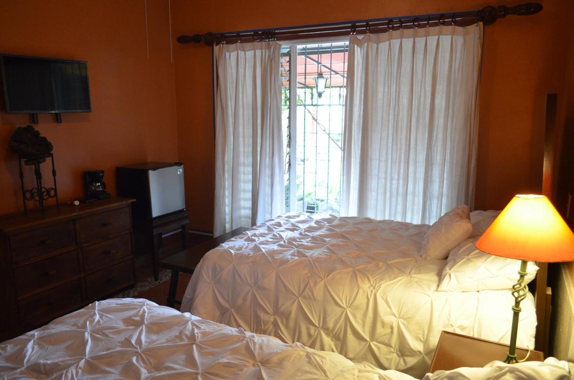 Hotel Art Gallery Casona De Los Milagros Colima Exteriör bild